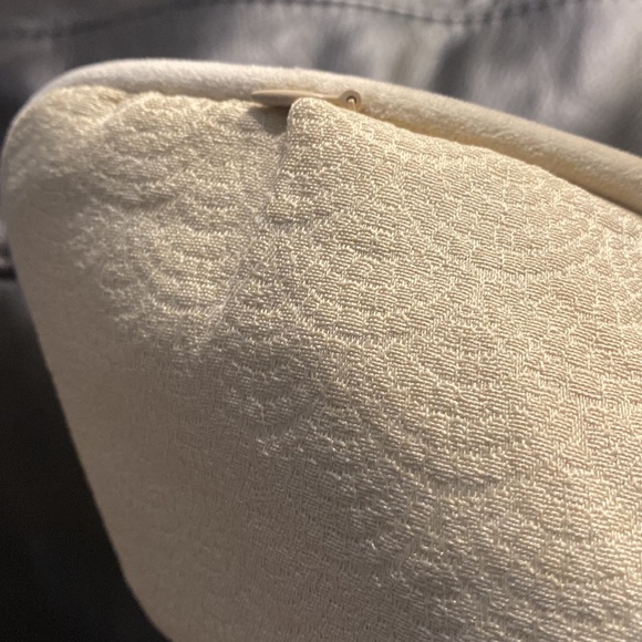 WATERFORD EURO SHAM
26in × 26in (66 cm x 66 cm)
Fits pillow: 26in x 26in NWT - Picture 5 of 9